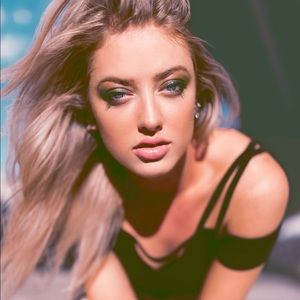 Meet your Posher, Kelly